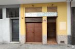 Retail for sale at Calle San Juan Bautista de la Salle, Talavera de la Reina, Toledo, 45600 with door, window, fixture, building, wood, wall, home door, facade, tints and shades and house around