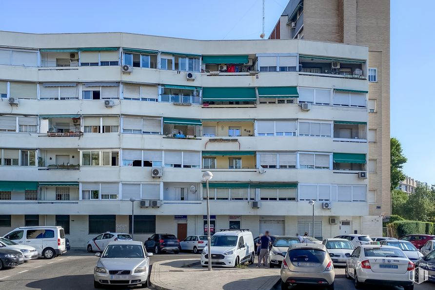 Local en venta en Calle Chocontá, 8, Hortaleza, Madrid, 28033 con coche, edificio, cielo, rueda, luz de estacionamiento automotriz, vehículo, propiedad, neumático, ventana y arquitectura alrededor