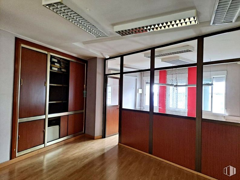 Office for sale at Calle Montera, Centro, Madrid, 28013 with window, light fixture, lighting, flooring, interior design, floor, ceiling, glass, door and room around