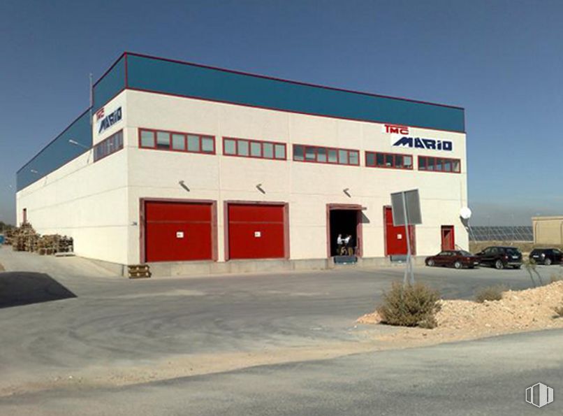 Industrial for sale at Carretera de Yepes a Ocaña, Ocaña, Toledo, 45300 with building, plant, sky, property, window, door, architecture, automotive tire, fixture and asphalt around