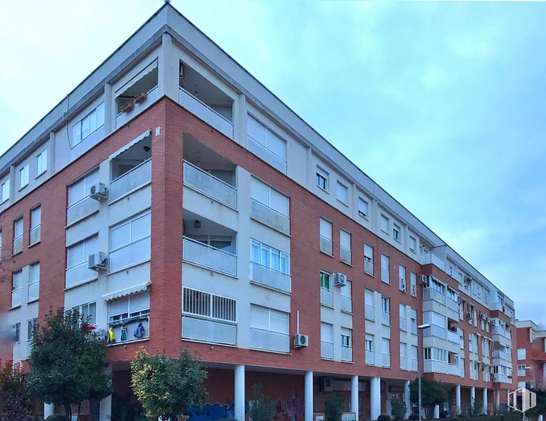 Local en alquiler y venta en Avenida del Mar Mediterráneo, 79, Valdemoro, Madrid, 28340 con ventana, edificio, cielo, nube, planta, bloque de torre, árbol, condominio, diseño urbano y casa alrededor