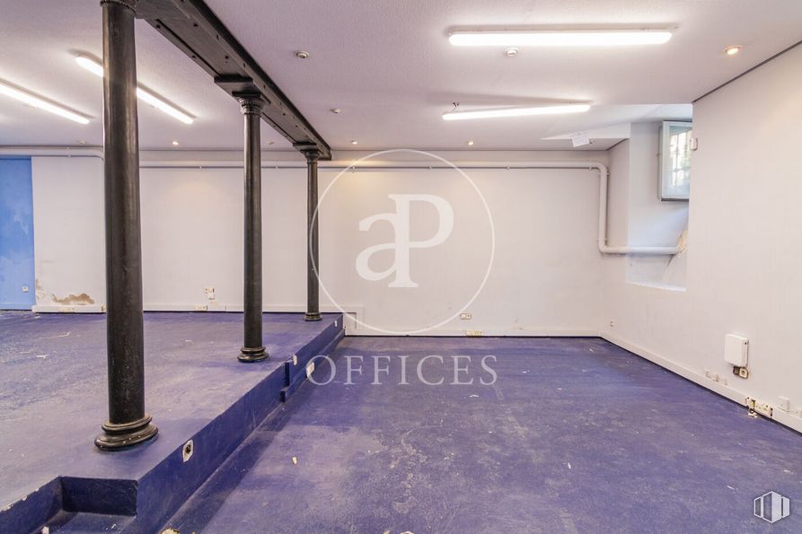 Oficina en venta en Zona Palacio, Centro, Madrid, 28013 con alumbrado, edificio, interiorismo, suelo, puerta, suelos, accesorio, hall, sombra y techo alrededor