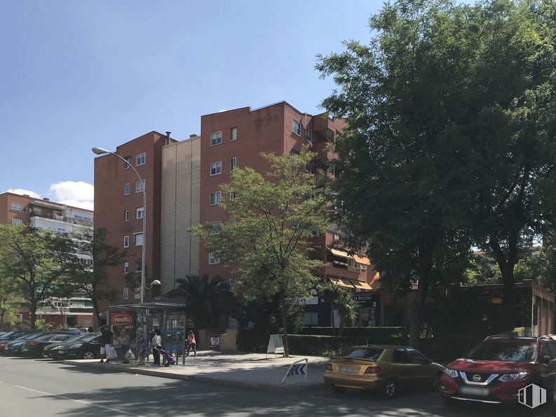 Local en venta en Avenida Santa Eugenia, 29, Villa de Vallecas, Madrid, 28031 con coche, edificio, árbol, zona urbana, ciudad, zona residencial, barrio, apartamento, ciudad y espacio público alrededor