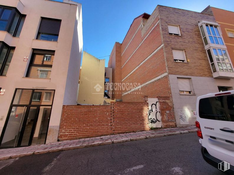 Suelo en venta en Calle Lucero, La Latina, Madrid, 28047 con ventana, edificio, cielo, vehículo, matrícula del vehículo, coche, neumático, luces traseras y de freno, iluminación del automóvil y barrio alrededor