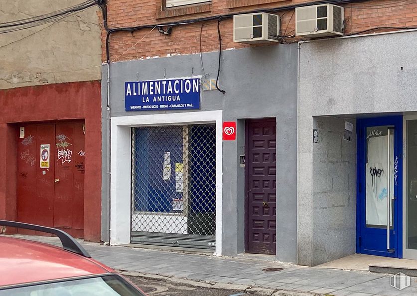 Local en alquiler en Zona Ayuntamiento, Guadalajara, 19001 con coche, ventana, puerta, propiedad, accesorio, vehículo, gas, fachada, exterior del automóvil y fuente alrededor