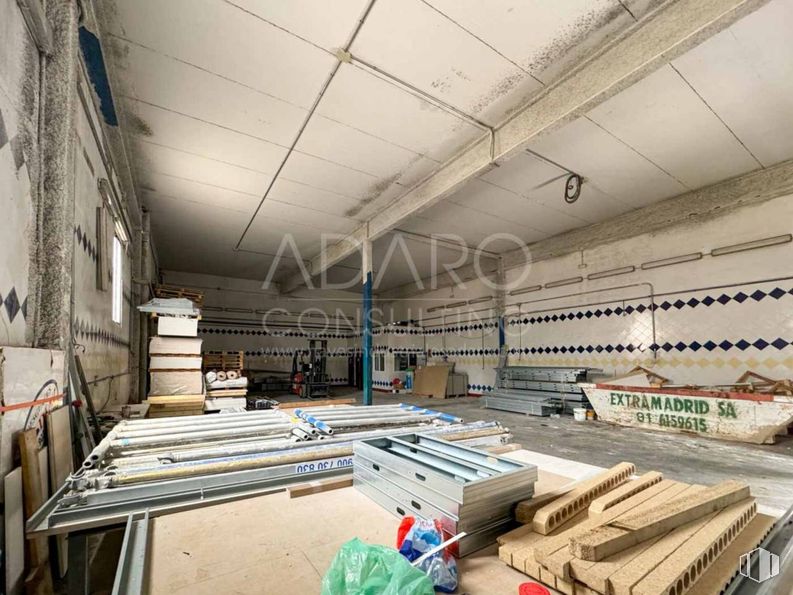 Industrial for sale at Avenida Colada de Pozuelo, Alcorcón, Madrid, 28925 with wood, flooring, floor, ceiling, composite material, plank, building material, plywood, beam and hall around