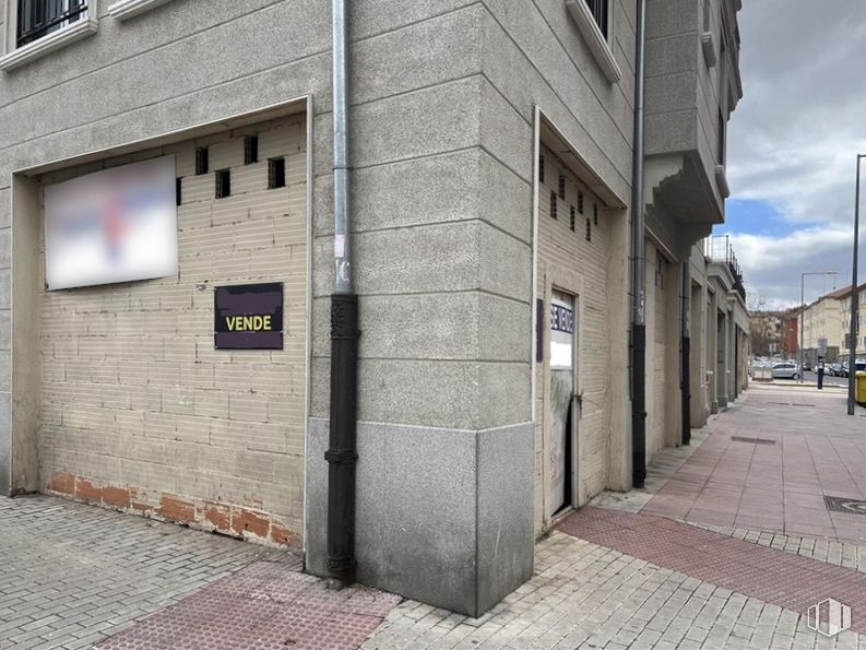 Retail for sale at Paseo Estación, Ávila, 05001 with building, road surface, window, brick, sidewalk, urban design, asphalt, facade, brickwork and road around