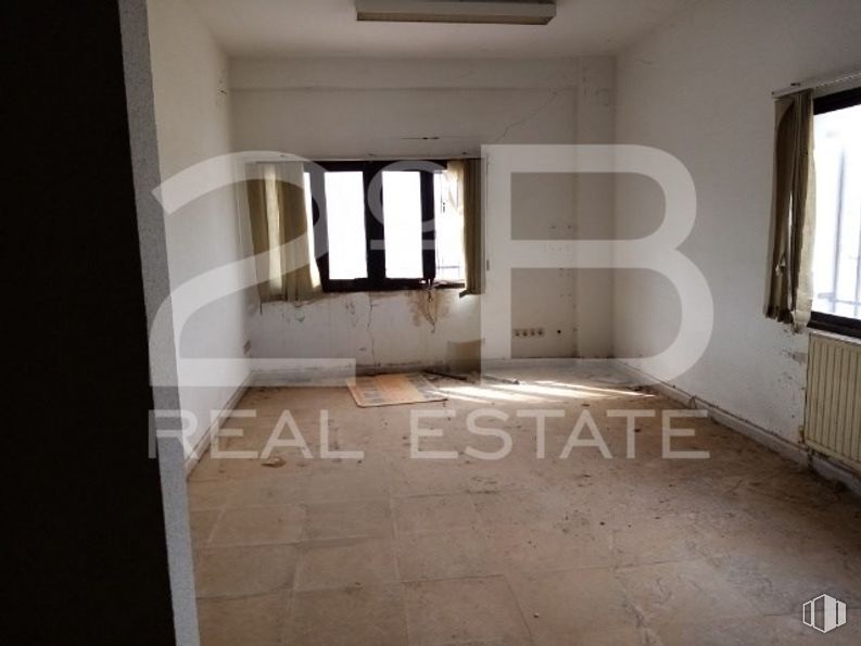 Industrial for sale at Casco urbano, La Puebla de Almoradiel, Toledo, 45840 with window, fixture, building, floor, flooring, composite material, hall, wood, ceiling and building material around