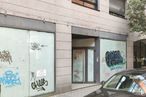 Retail for sale & for rent at Calle Sancho Dávila, Salamanca, Madrid, 28028 with car, window, door, building, vehicle, motor vehicle, art, graffiti, automotive lighting and font around