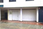 Retail for sale & for rent at Paseo Cementerio, 98, Talavera de la Reina, Toledo, 45600 with door, window, building, wood, fixture, brickwork, road surface, brick, asphalt and wall around