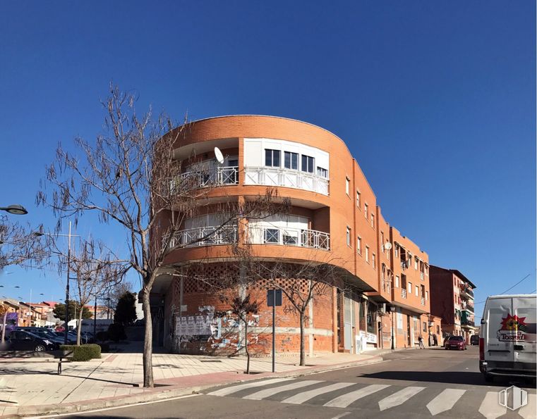 Retail for rent at Centro, Cabañas de la Sagra, Toledo, 45592 with building, truck, sky, window, urban design, neighbourhood, tree, residential area, house and condominium around