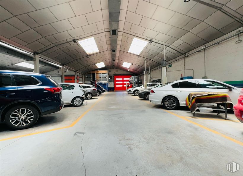 Nave en venta en Calle Impresores, 3, Getafe, Madrid, 28906 con coche, neumático, rueda, luz de estacionamiento, vehículo, vehículo de motor, iluminación del automóvil, diseño automovilístico, neumático de automoción y coche personal de lujo alrededor