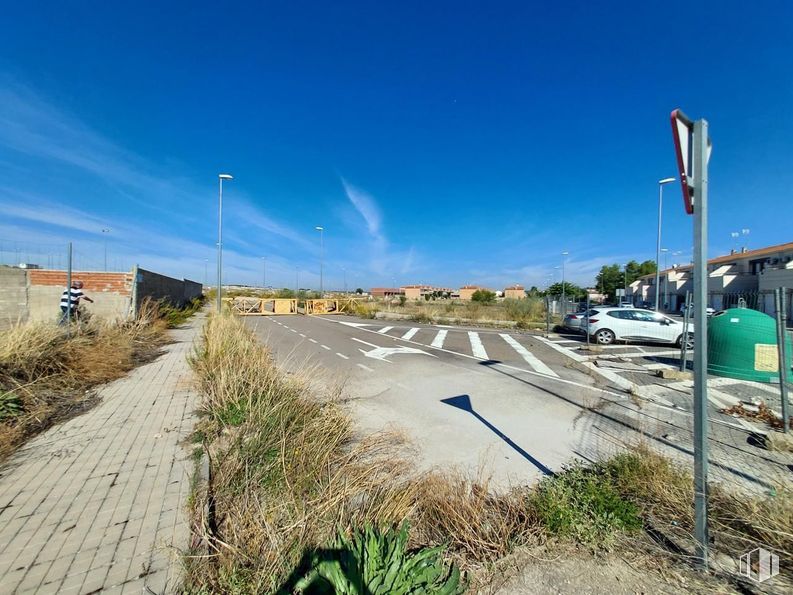 Land for sale at Calle Poseidón, Ontígola, Toledo, 45340 with road surface, road, asphalt, street, public space, thoroughfare, sidewalk, lane, pole and public utility around