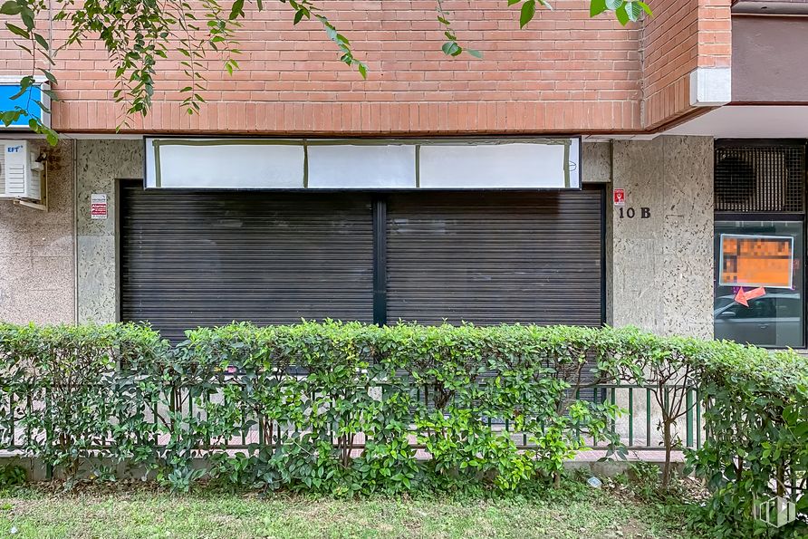 Local en alquiler en Calle Calderón de la Barca, 10, Alcalá de Henares, Madrid, 28805 con planta, día, propiedad, arquitectura, madera, hierba, barrio, zona residencial, fachada y bienes inmuebles alrededor