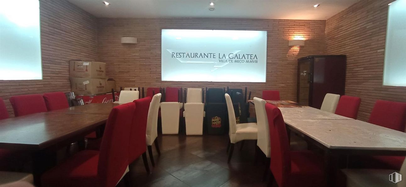 Retail for rent at Plaza España, 8, Meco, Madrid, 28880 with chair, table, kitchen & dining room table, whiteboard, furniture, interior design, lighting, floor, flooring and building around