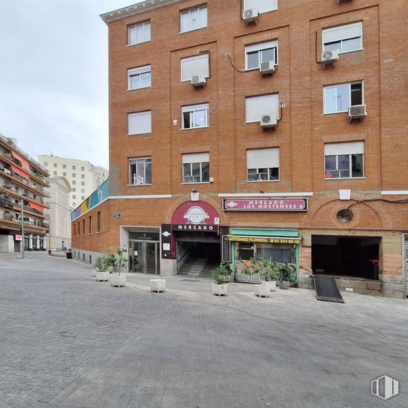 Local en alquiler en Malasaña-Universidad, Centro, Madrid, 28015 con edificio, planta, ventana, diseño urbano, condominio, zona residencial, fachada, inmobiliario, edificio comercial y superficie de la carretera alrededor