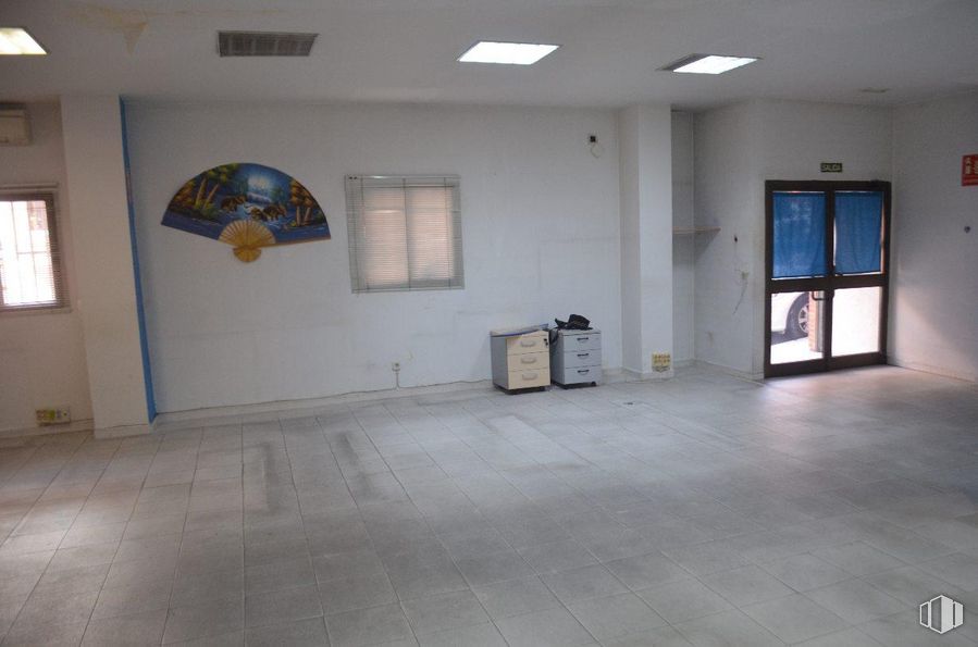 Retail for rent at Zona Estación, Las Rozas de Madrid, Madrid, 28230 with window, flooring, floor, hall, fixture, building, wood, art, ceiling and event around