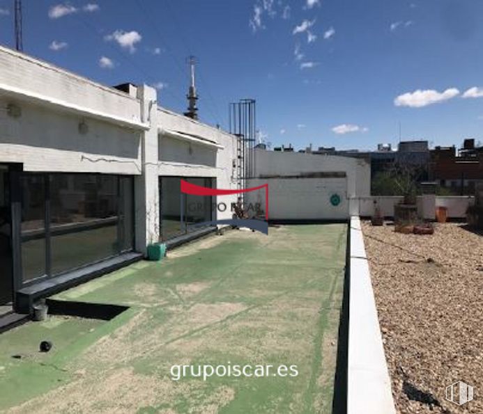 Oficina en venta en Calle Miguel Fleta, 8, San Blas - Canillejas, Madrid, 28037 con edificio, cielo, nube, lote de tierra, asfalto, diseño urbano, hierba, área residencial, bienes raíces y gas alrededor