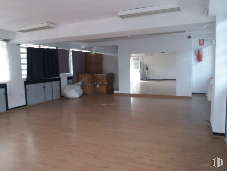 Local en alquiler y venta en Zona Avenida de Madrid, Arganda del Rey, Madrid, 28500 con ebanistería, accesorio, hall, madera, suelo, suelos, techo, madera dura, tinte para madera y escayola alrededor