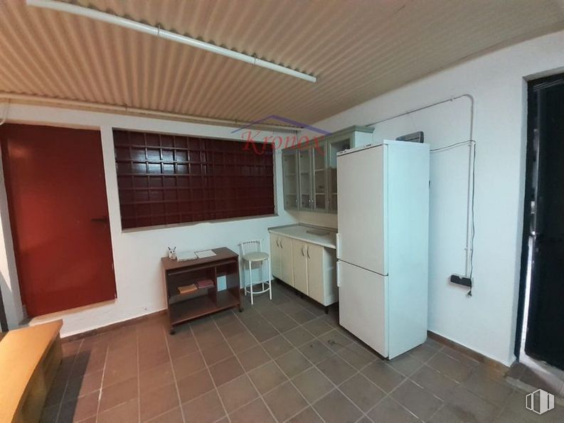 Nave en venta en Camino Pozuelo, Villa de Vallecas, Madrid, 28031 con ebanistería, mesa, mueble, propiedad, edificio, puerta, cocina, ventana, madera y diseño de interiores alrededor