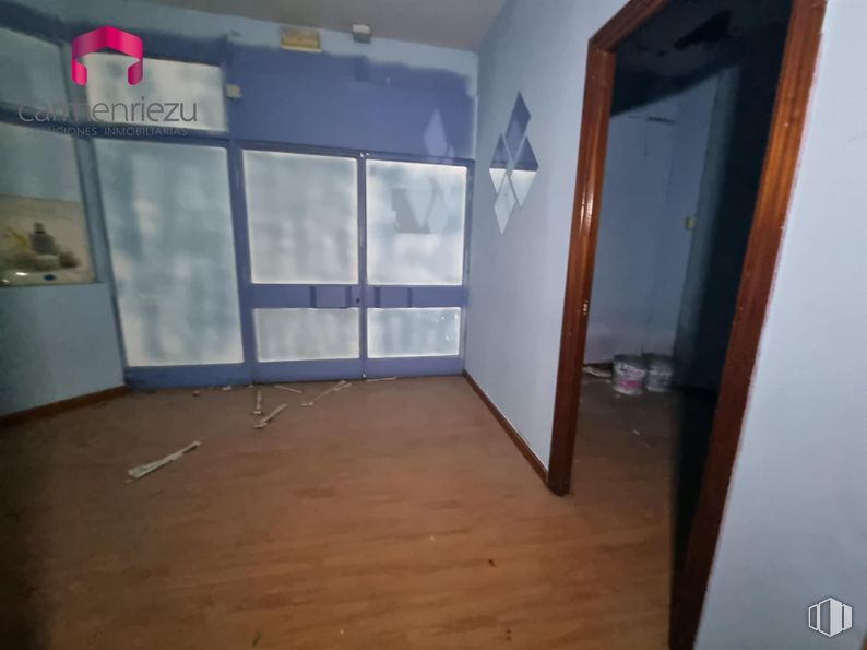 Retail for sale at Calle Real, Collado Villalba, Madrid, 28400 with mirror, fixture, wood, window, door, flooring, floor, hardwood, wood stain and house around