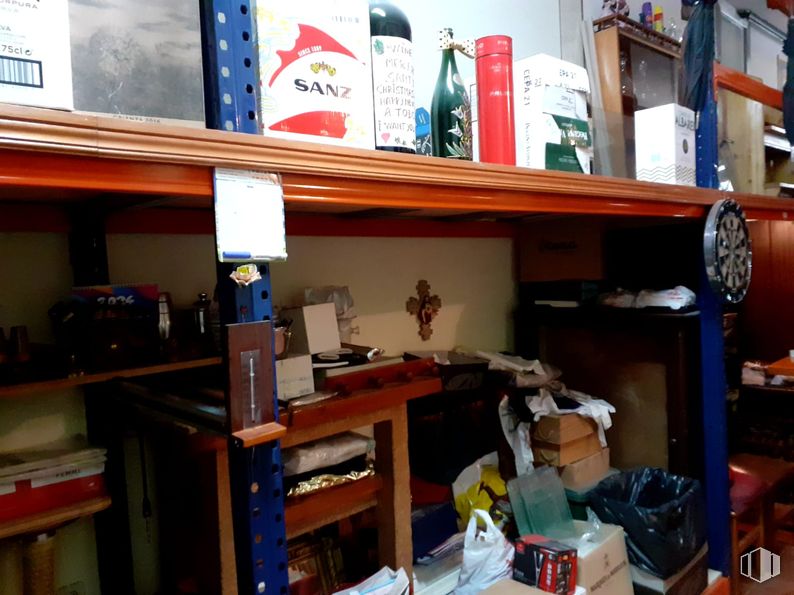 Retail for sale at Calle Juan Álvarez Mendizábal, 29, Moncloa - Aravaca, Madrid, 28008 with shelving, shelf, furniture, wood stain, plastic, box, plywood, tool, collection and retail around