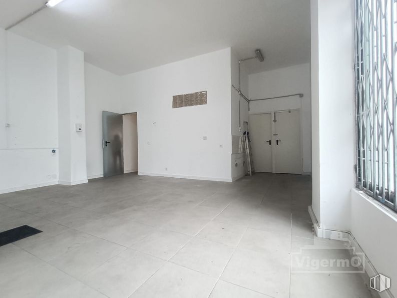 Local en venta en Zona Centro, Torrejón de Ardoz, Madrid, 28850 con puerta, accesorio, edificio, madera, hall, suelo, suelos, techo, casa y ventana alrededor