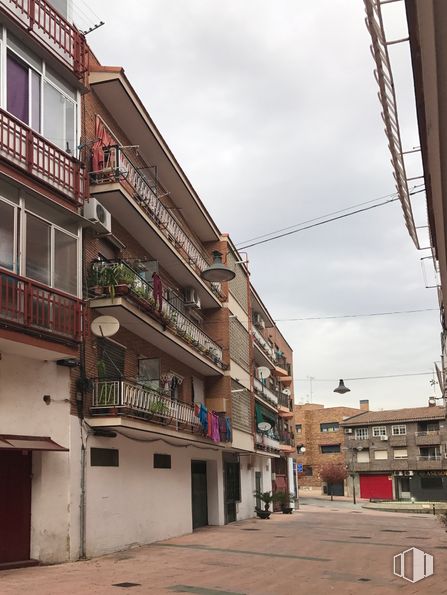 Local en alquiler en Calle de Costanilla de los Ciegos, 3, Alcobendas, Madrid, 28100 con edificio, ventana, nube, cielo, barrio, superficie de la carretera, diseño urbano, zona residencial, fachada y ciudad alrededor