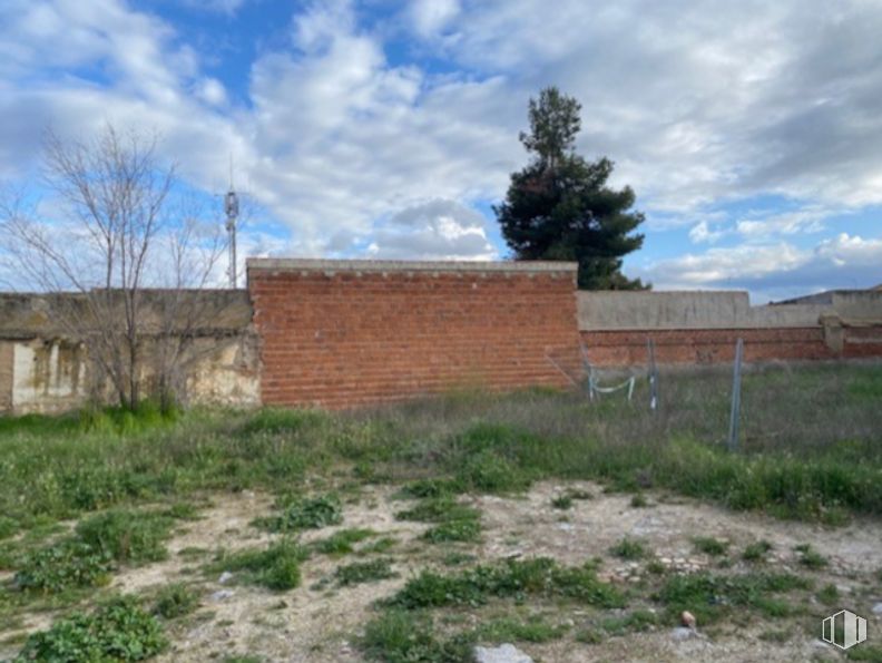 Land for sale at Zona casco urbano, Sonseca, Toledo, 45100 with cloud, plant, sky, building, window, tree, natural landscape, land lot, brick and brickwork around