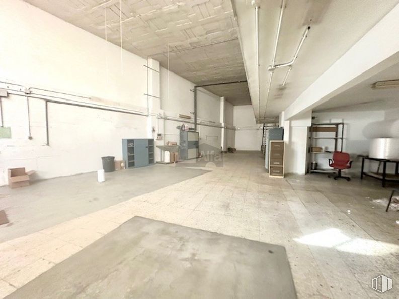 Industrial for sale at Polígono Industrial Julián Camarillo, San Blas - Canillejas, Madrid, 28037 with fixture, hall, flooring, wood, floor, building, real estate, space, concrete and ceiling around