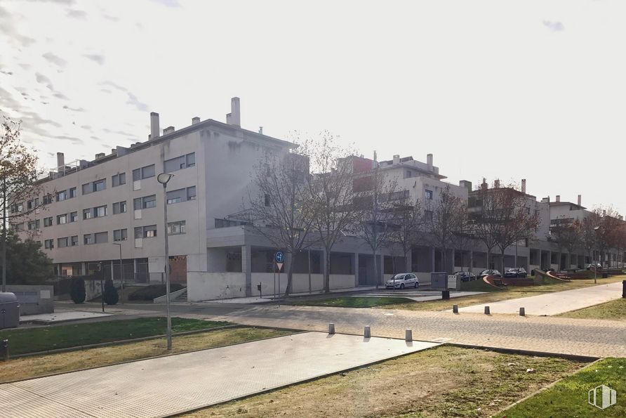 Local en alquiler y venta en Avenida Dehesa, Navalcarnero, Madrid, 28600 con edificio, planta, cielo, ventana, nube, árbol, diseño urbano, luz de la calle, superficie de la carretera y barrio alrededor