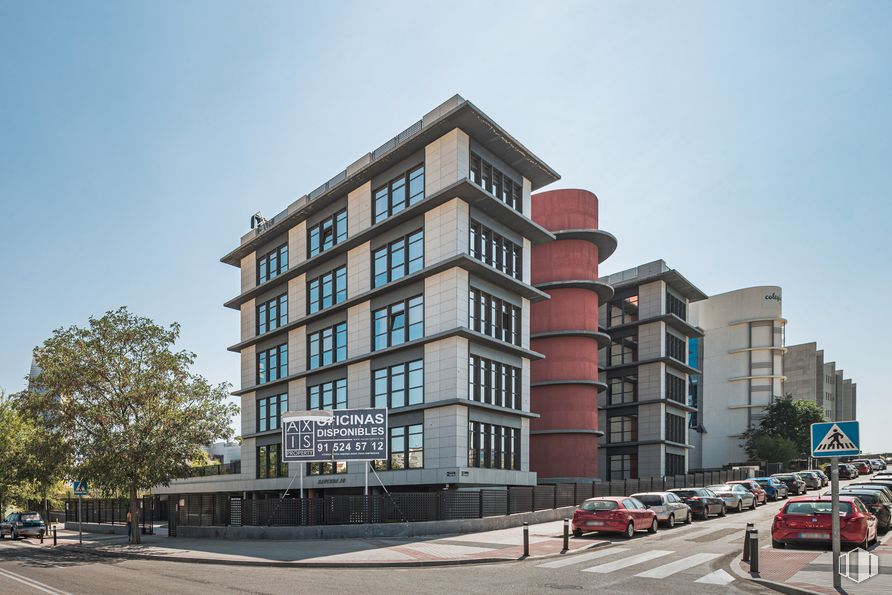 Oficina en alquiler en Calle Sauceda, 10, Fuencarral - El Pardo, Madrid, 28050 con coche, edificio, cielo, día, árbol, diseño urbano, bloque de torre, vehículo, rueda y condominio alrededor