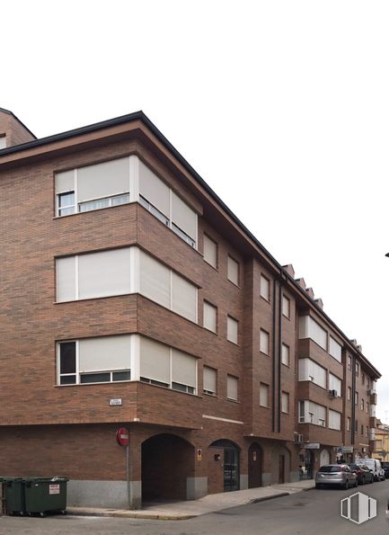 Retail for sale & for rent at Calle Antonio Machado, 8, Tarancón, Cuenca, 16400 with building, window, waste container, sky, property, street light, urban design, condominium, brick and commercial building around