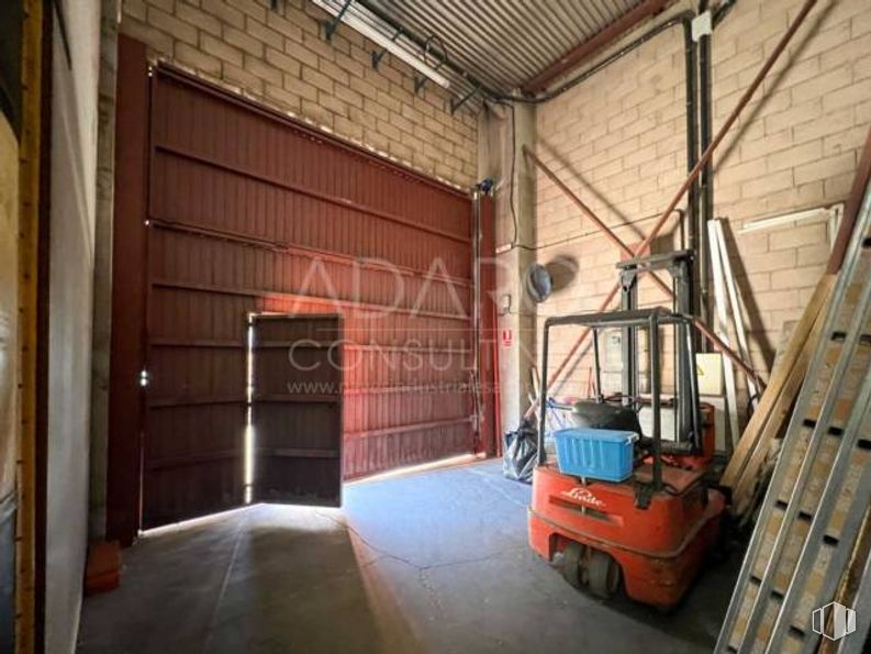 Nave en alquiler en Zona industrial Leganés, Leganés, Madrid, 28914 con escalera, edificio, madera, albañilería, suelos, madera dura, haz, ladrillo, casa y ingeniería alrededor