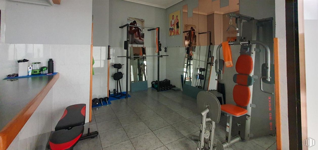 Retail for sale at Centro Comercial Alameda, Zona centro, Fuente el Saz de Jarama, Madrid, 28140 with chair, building, crossfit, exercise machine, floor, gym, flooring, exercise equipment, bench and exercise around