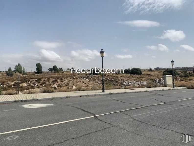 Land for sale at Calle Albacete, Ávila, 05004 with street light, cloud, sky, road surface, plant, asphalt, land lot, tree, tar and thoroughfare around