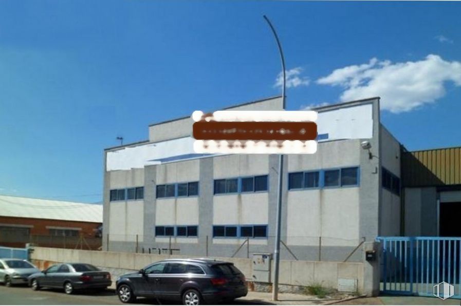 Nave en venta en Zona Industrial, Arganda del Rey, Madrid, 28500 con coche, edificio, luz de estacionamiento automotriz, neumático, cielo, rueda, vehículo, nube, exterior automotriz y bienes raíces alrededor