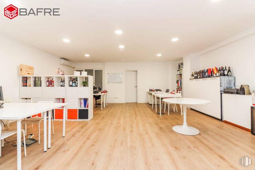 Oficina en venta en Calle de Modesto Lafuente, Chamberí, Madrid, 28003 con mesa, escritorio, estantería, puerta, mueble, propiedad, madera, interiorismo, suelos y suelo alrededor