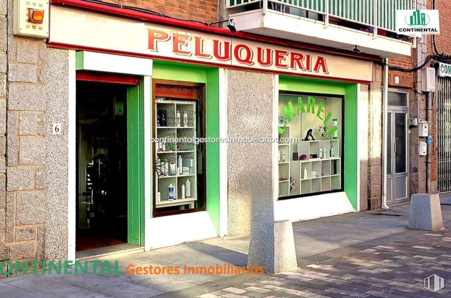 Local en alquiler en Calle Real, Alpedrete, Madrid, 28430 con puerta, ventana, accesorio, edificio, inmobiliario, fachada, ciudad, acera, fuente y venta al por menor alrededor