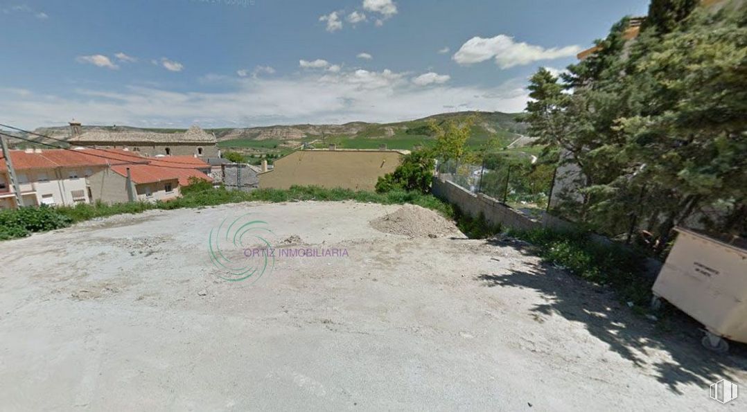 Land for sale at Zona Centro, Huete, Cuenca, 16500 with sky, cloud, plant, road surface, asphalt, land lot, house, landscape, building and tree around