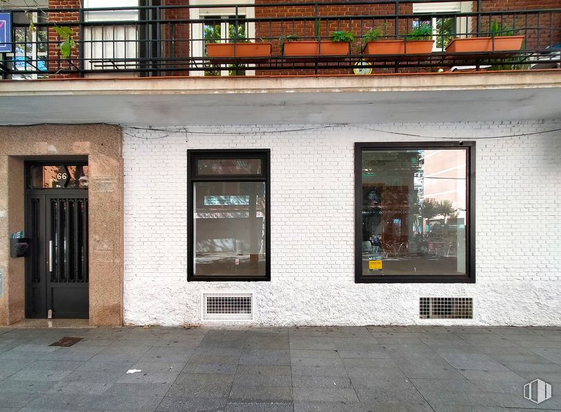 Oficina en alquiler en Calle Mayor, Alcorcón, Madrid, 28921 con ventana, puerta, propiedad, edificio, accesorio, ladrillo, superficie de carretera, asfalto, rectángulo y fachada alrededor