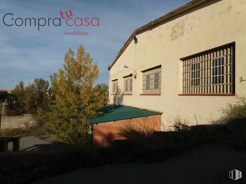 Industrial for sale at Polígono Industrial Cerro, Segovia, 40006 with window, house, plant, daytime, cloud, sky, land lot, tree, building and residential area around