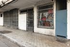 Retail for sale at Calle Burdeos, 2, Móstoles, Madrid, 28936 with door, window, building, wood, neighbourhood, floor, house, road surface, facade and composite material around