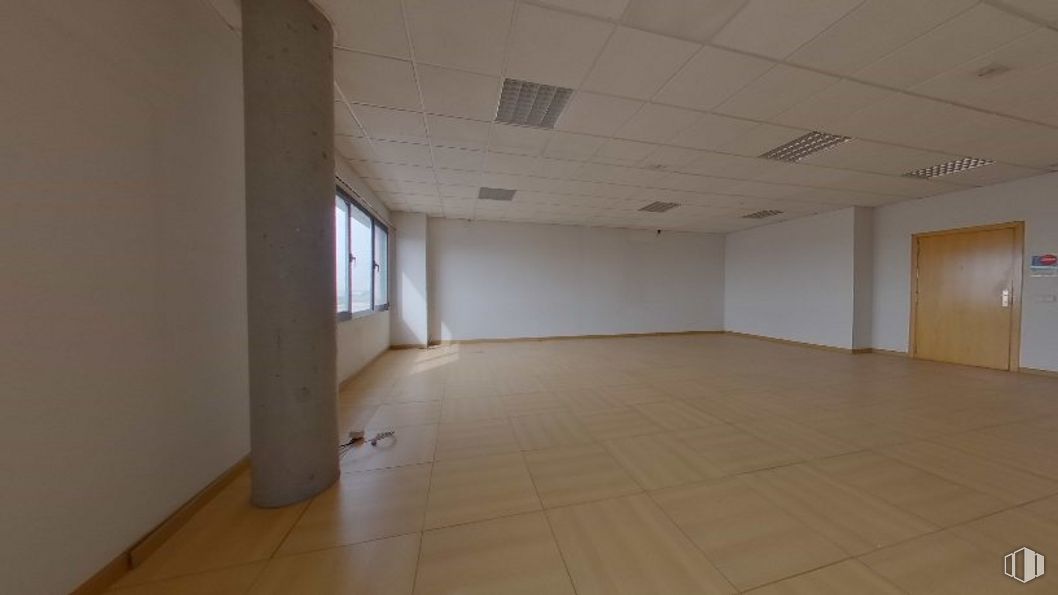 Oficina en venta en Centro Empresarial Sureste, Calle Gamonal, 18, Villa de Vallecas, Madrid, 28031 con ventana, puerta, pasillo, accesorio, madera, suelo, piso, edificio, material compuesto y techo alrededor