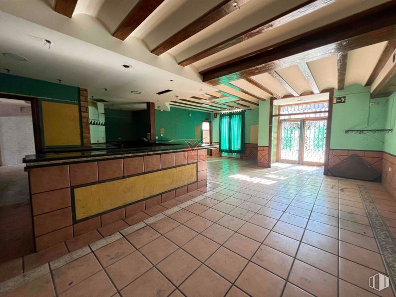 Retail for sale at Avenida Huerta Abajo, San Lorenzo de la Parrilla, Cuenca, 16770 with cabinetry, property, building, wood, flooring, floor, brick, ceiling, hall and house around