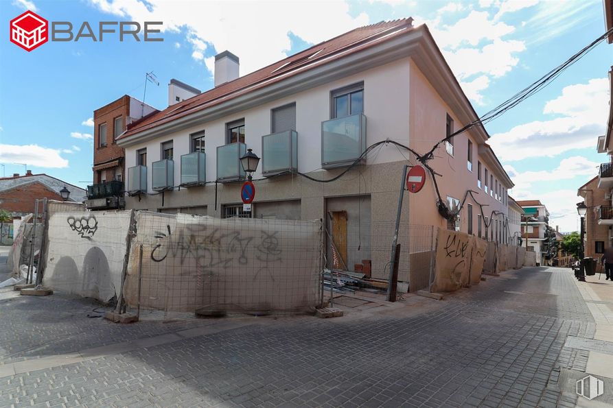 Local en alquiler en Plaza Don Antonio de Andrés, Vicálvaro, Madrid, 28032 con edificio, casa, nube, cielo, ventana, superficie de la carretera, diseño urbano, barrio, zona residencial y asfalto alrededor