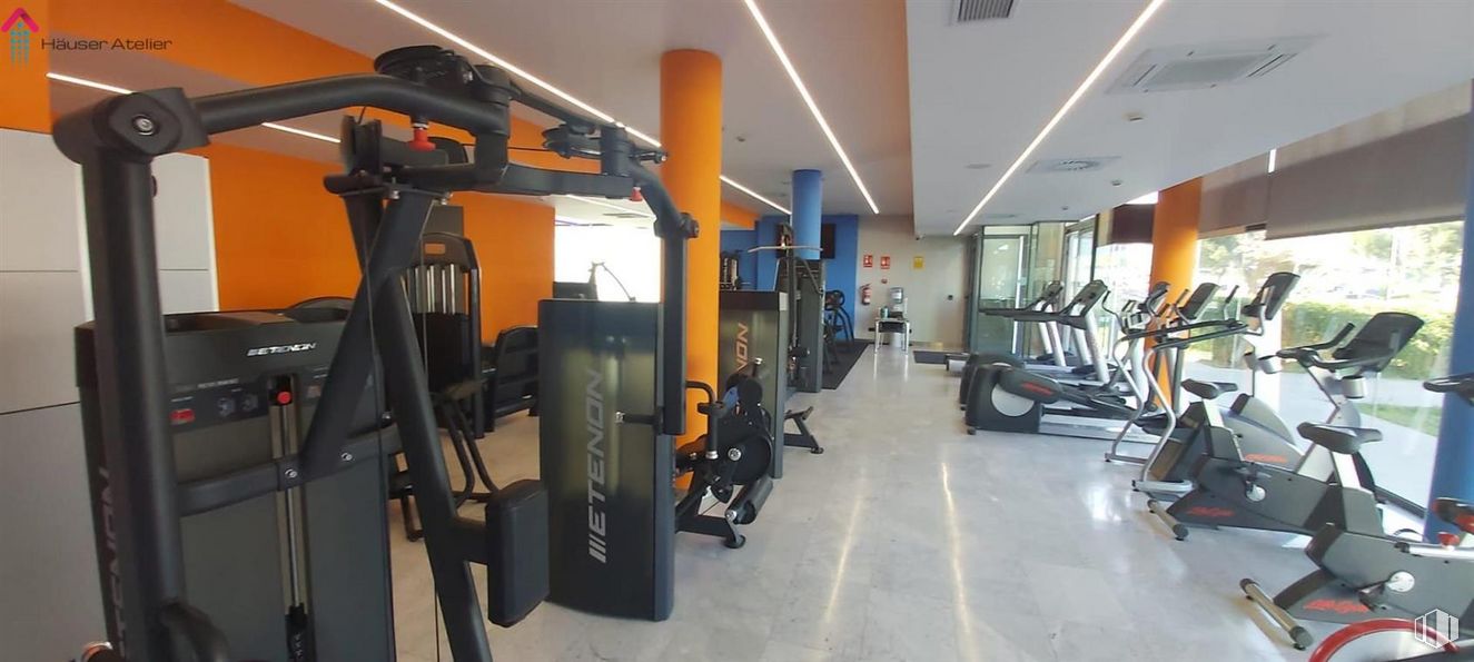 Local en alquiler en Carretera Villaverde a Vallecas, Villa de Vallecas, Madrid, 28031 con bicicleta estática, máquina de ejercicios, aparatos de ejercicio, gimnasio, cinta de correr, edificio, forma física, ejercicio, suelos y recinto deportivo alrededor