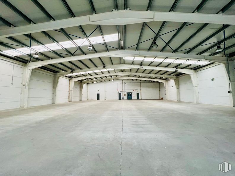 Industrial for sale & for rent at Polígono Industrial Los Olivos, Getafe, Madrid, 28906 with floor, flooring, ceiling, composite material, hall, warehouse, design, daylighting, building material and beam around