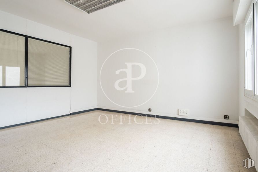 Oficina en venta en Zona Tetuán, Tetuán, Madrid, 28020 con edificio, ventana, madera, hall, interiorismo, accesorio, suelo, suelos, propiedad material y pintura alrededor