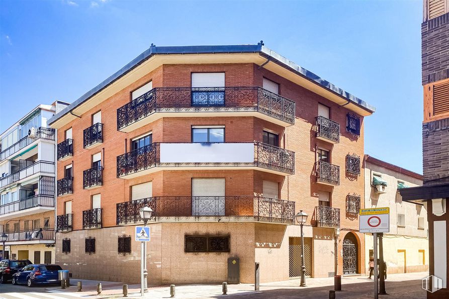 Local en alquiler en Calle Estebón, 1, Leganés, Madrid, 28911 con edificio, coche, , ventana, , rueda, , neumático,  y  alrededor